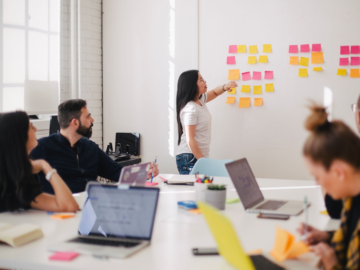 Cadres lors d’un atelier de planification par scénarios
